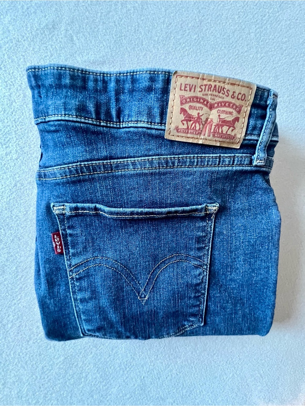 Levi's Women's Classic Mid Rise Skinny Jeans (Size W32 L30)